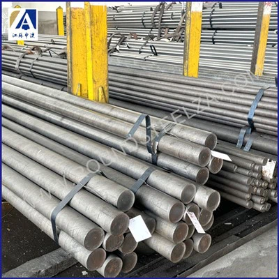 Quais são os usos típicos do aço macio trefilado brilhante na fabricação de m...